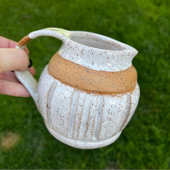 Studio Pottery Speckled Glaze Small Pitcher Gravy Pitcher Artist Signed - Picture 8 of 8
